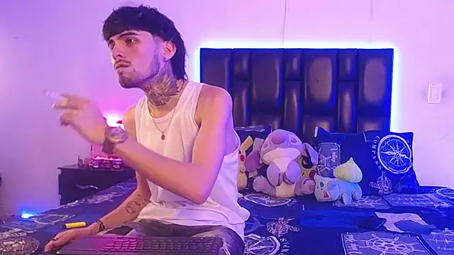 Snapshot of Brutal_Sex_Fucking chatting on November 26, 10:33 pm Brutal Sex Fucking online show from November 26, 10:33 pm