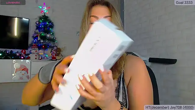 SuchCute online show from December 19, 3:18 am