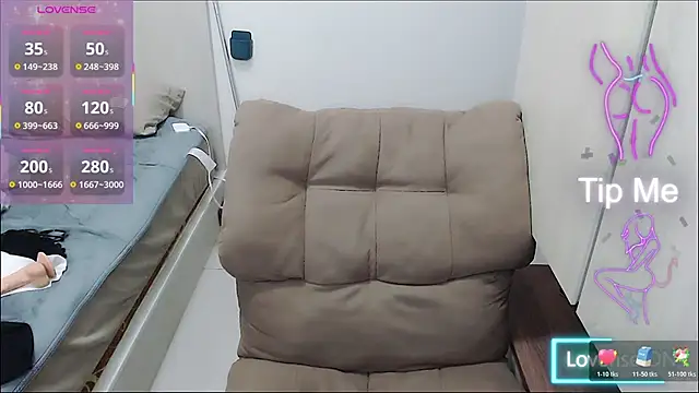 Snapshot of Eimile-Z chatting on November 14, 11:31 am Eimile-Z online show from November 14, 11:31 am