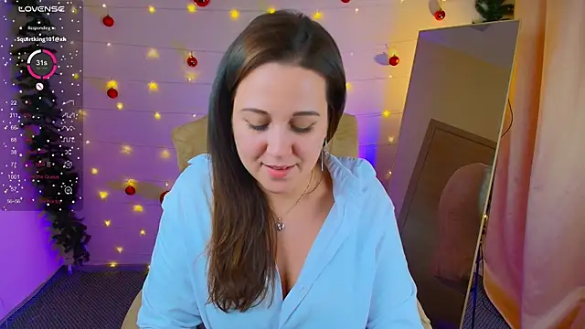 Snapshot of MissBecca chatting on December 19, 10:45 am MissBecca online show from December 19, 10:45 am