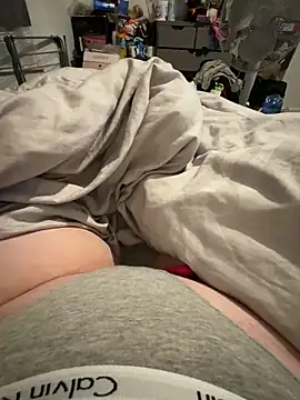 honeyyy24 online show from December 10, 4:27 pm