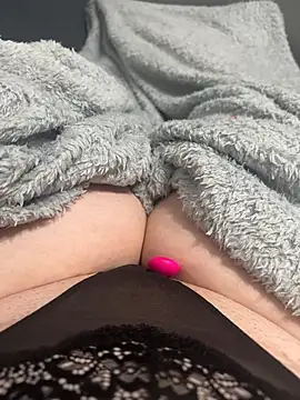 honeyyy24 online show from February 6, 3:09 pm