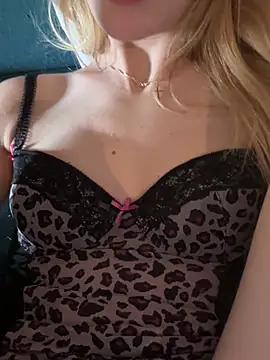 Snapshot of Lolitaxlola chatting on January 6, 2:36 pm Lolitaxlola online show from January 6, 2:36 pm