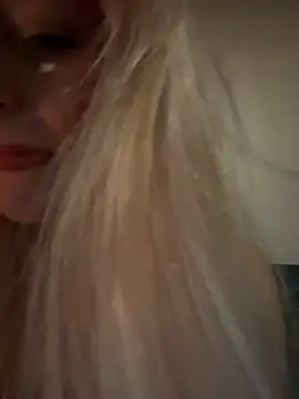 Snapshot of Lolitaxlola chatting on March 18, 7:10 pm Lolitaxlola online show from March 18, 7:10 pm