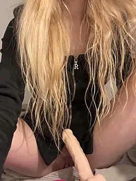 Snapshot of Lolitaxlola chatting on October 31, 2:40 pm Lolitaxlola online show from October 31, 2:40 pm