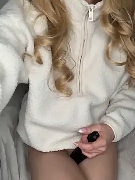 Snapshot of Lolitaxlola chatting on November 17, 9:04 am Lolitaxlola online show from November 17, 9:04 am