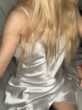 Snapshot of Lolitaxlola chatting on December 13, 8:58 pm Lolitaxlola online show from December 13, 8:58 pm