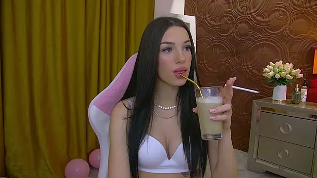 Snapshot of IrisMonn chatting on December 12, 6:25 am IrisMonn online show from December 12, 6:25 am