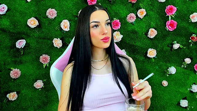 Snapshot of IrisMonn chatting on December 16, 5:49 am IrisMonn online show from December 16, 5:49 am