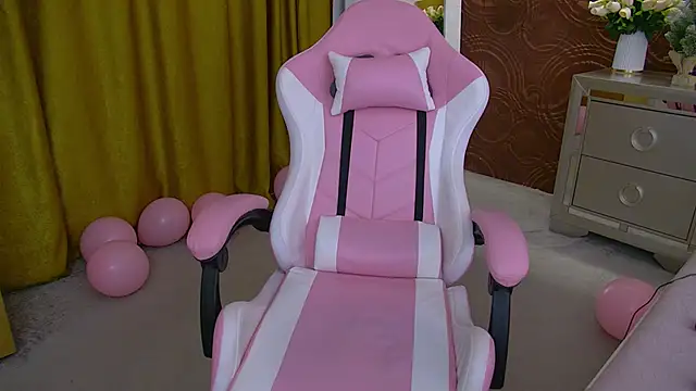 Snapshot of IrisMonn chatting on December 23, 5:39 am IrisMonn online show from December 23, 5:39 am