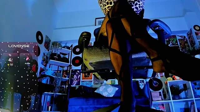 LadyIzabel online show from December 19, 11:50 am