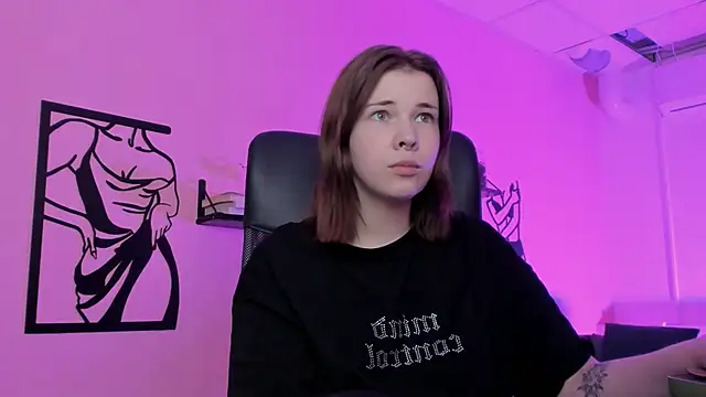 AliceSunday online show from February 4, 5:01 pm