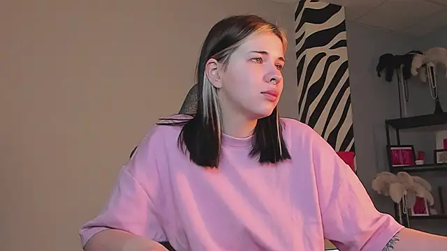 AliceSunday online show from December 1, 2:05 am