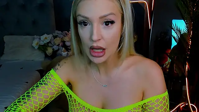 glossy blondegirl online show from September 18, 6:54 pm