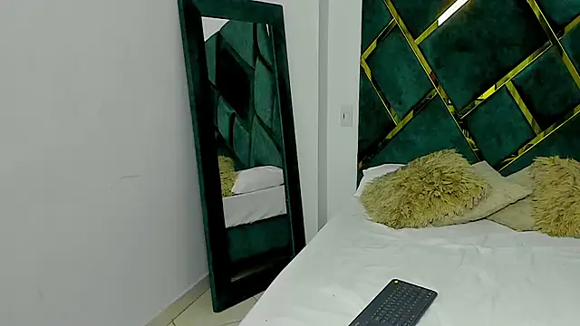 Criss Ariana online show from February 24, 6:04 pm