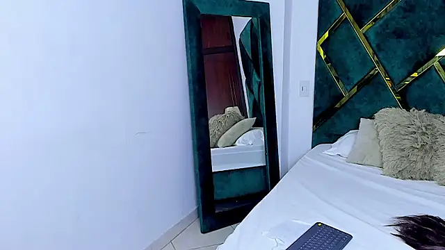 Criss Ariana online show from February 25, 2:54 pm