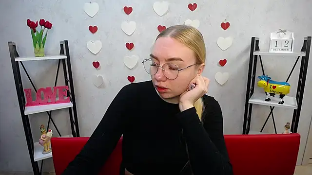 Snapshot of BeatriceFly chatting on December 12, 6:03 am BeatriceFly online show from December 12, 6:03 am