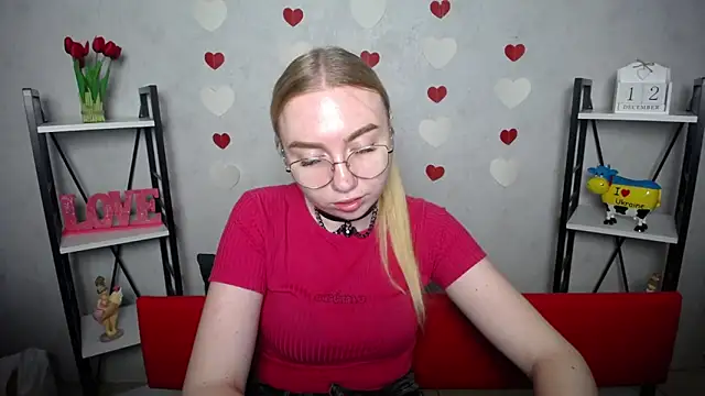 Snapshot of BeatriceFly chatting on December 12, 9:08 am BeatriceFly online show from December 12, 9:08 am