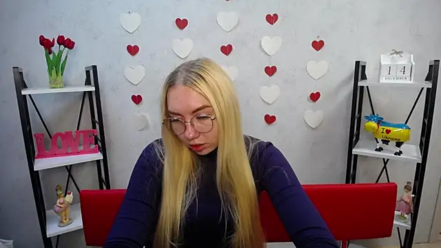 Snapshot of BeatriceFly chatting on December 14, 9:29 am BeatriceFly online show from December 14, 9:29 am