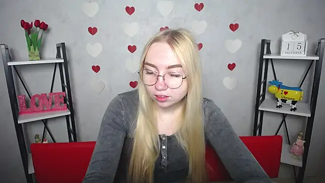 Snapshot of BeatriceFly chatting on December 16, 6:10 am BeatriceFly online show from December 16, 6:10 am