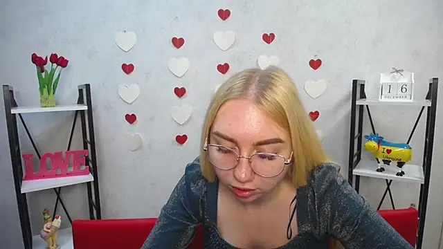 Snapshot of BeatriceFly chatting on December 16, 12:16 pm BeatriceFly online show from December 16, 12:16 pm