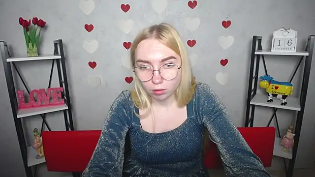 Snapshot of BeatriceFly chatting on December 16, 4:38 pm BeatriceFly online show from December 16, 4:38 pm