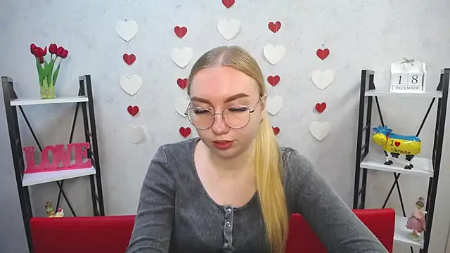 Snapshot of BeatriceFly chatting on December 18, 9:14 am BeatriceFly online show from December 18, 9:14 am