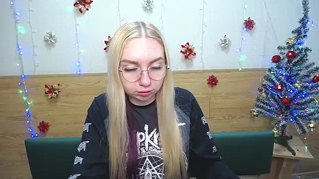 Snapshot of BeatriceFly chatting on January 20, 6:21 am BeatriceFly online show from January 20, 6:21 am