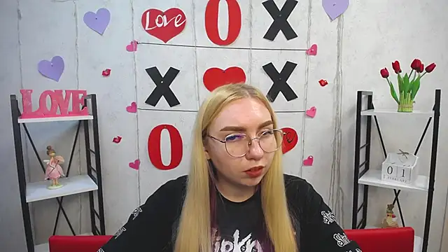 Snapshot of BeatriceFly chatting on February 1, 4:44 pm BeatriceFly online show from February 1, 4:44 pm