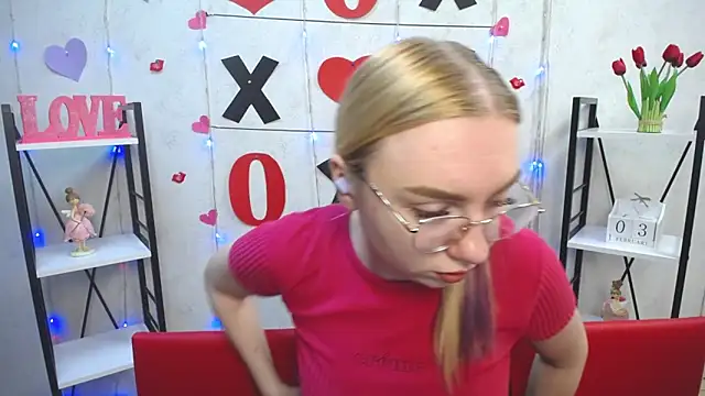 Snapshot of BeatriceFly chatting on February 3, 9:19 am BeatriceFly online show from February 3, 9:19 am