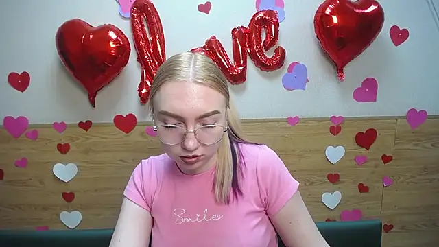 Snapshot of BeatriceFly chatting on February 18, 9:21 am BeatriceFly online show from February 18, 9:21 am