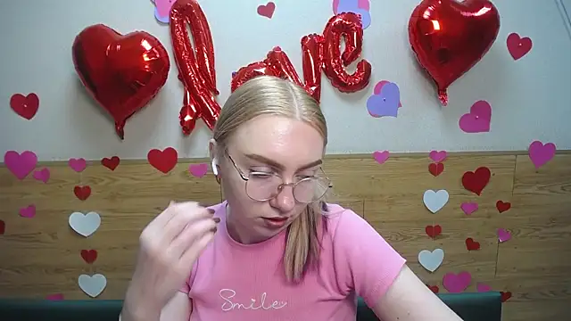 Snapshot of BeatriceFly chatting on February 18, 12:28 pm BeatriceFly online show from February 18, 12:28 pm