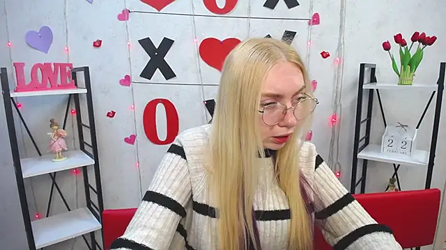 Snapshot of BeatriceFly chatting on February 22, 9:34 am BeatriceFly online show from February 22, 9:34 am