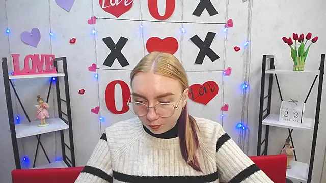 Snapshot of BeatriceFly chatting on February 23, 12:16 pm BeatriceFly online show from February 23, 12:16 pm