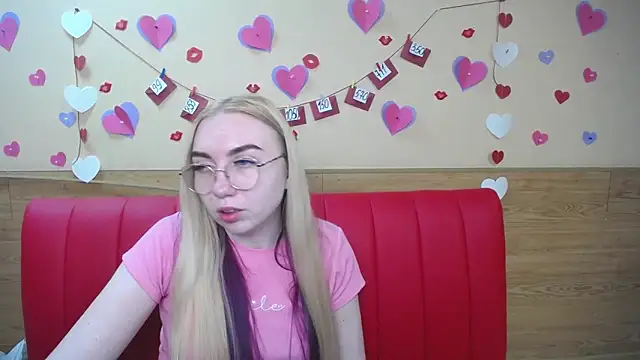 Snapshot of BeatriceFly chatting on February 28, 3:26 pm BeatriceFly online show from February 28, 3:26 pm