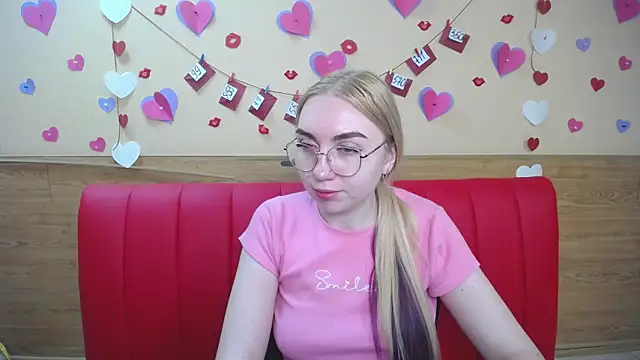 Snapshot of BeatriceFly chatting on March 1, 3:49 pm BeatriceFly online show from March 1, 3:49 pm