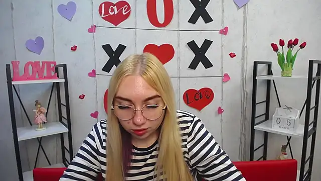 Snapshot of BeatriceFly chatting on March 5, 12:22 pm BeatriceFly online show from March 5, 12:22 pm