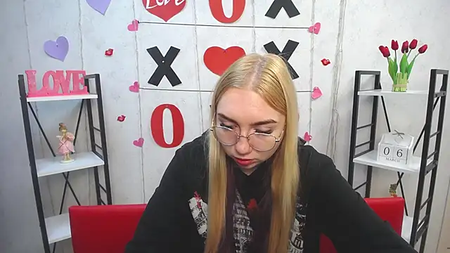 Snapshot of BeatriceFly chatting on March 6, 7:36 am BeatriceFly online show from March 6, 7:36 am