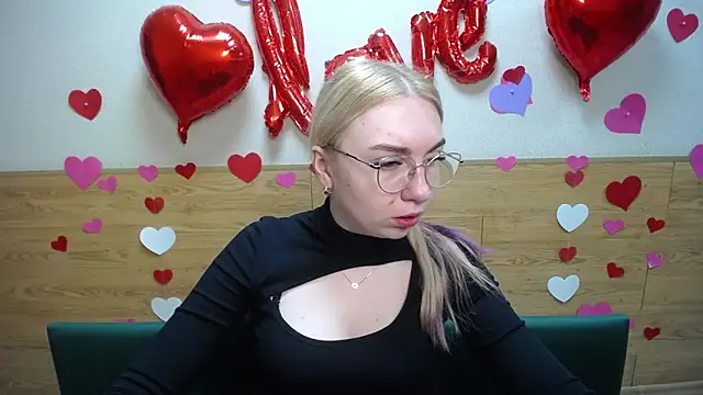 Snapshot of BeatriceFly chatting on March 9, 12:09 pm BeatriceFly online show from March 9, 12:09 pm