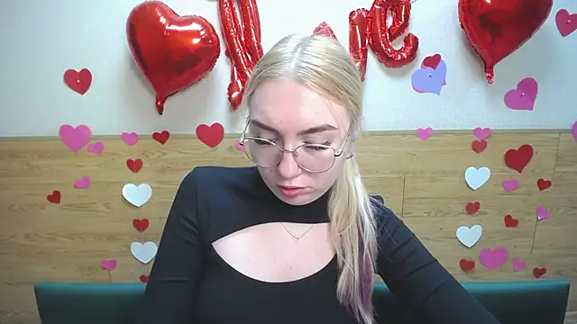 Snapshot of BeatriceFly chatting on March 9, 3:16 pm BeatriceFly online show from March 9, 3:16 pm