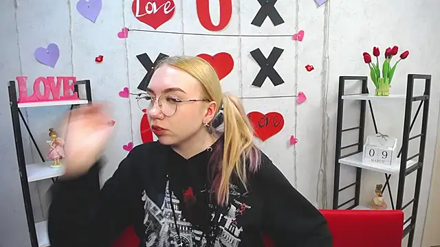 Snapshot of BeatriceFly chatting on March 10, 12:37 pm BeatriceFly online show from March 10, 12:37 pm