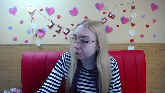 Snapshot of BeatriceFly chatting on March 13, 6:05 am BeatriceFly online show from March 13, 6:05 am