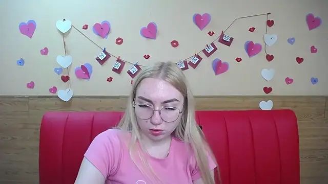 Snapshot of BeatriceFly chatting on March 13, 3:17 pm BeatriceFly online show from March 13, 3:17 pm