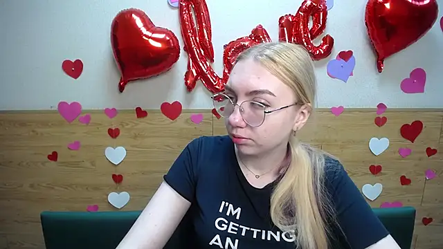 Snapshot of BeatriceFly chatting on March 16, 6:09 am BeatriceFly online show from March 16, 6:09 am