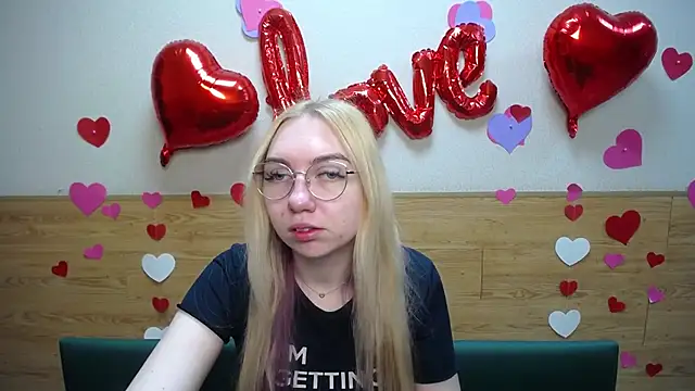 Snapshot of BeatriceFly chatting on March 17, 6:07 am BeatriceFly online show from March 17, 6:07 am