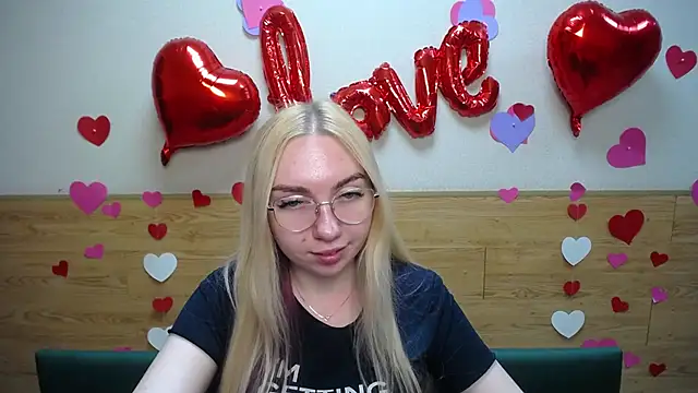 Snapshot of BeatriceFly chatting on March 17, 9:12 am BeatriceFly online show from March 17, 9:12 am