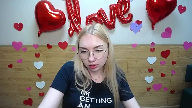 Snapshot of BeatriceFly chatting on March 17, 3:18 pm BeatriceFly online show from March 17, 3:18 pm