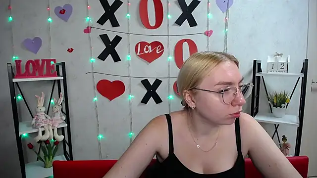 Snapshot of BeatriceFly chatting on September 12, 12:05 pm BeatriceFly online show from September 12, 12:05 pm