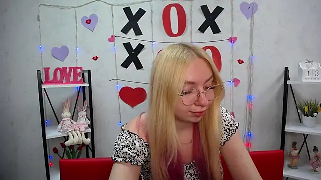 Snapshot of BeatriceFly chatting on September 13, 12:16 pm BeatriceFly online show from September 13, 12:16 pm