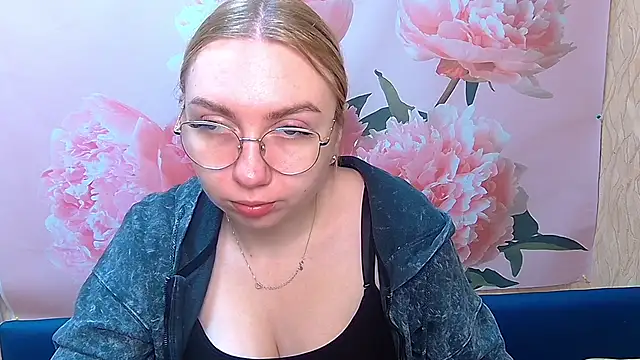 Snapshot of BeatriceFly chatting on September 15, 5:40 am BeatriceFly online show from September 15, 5:40 am